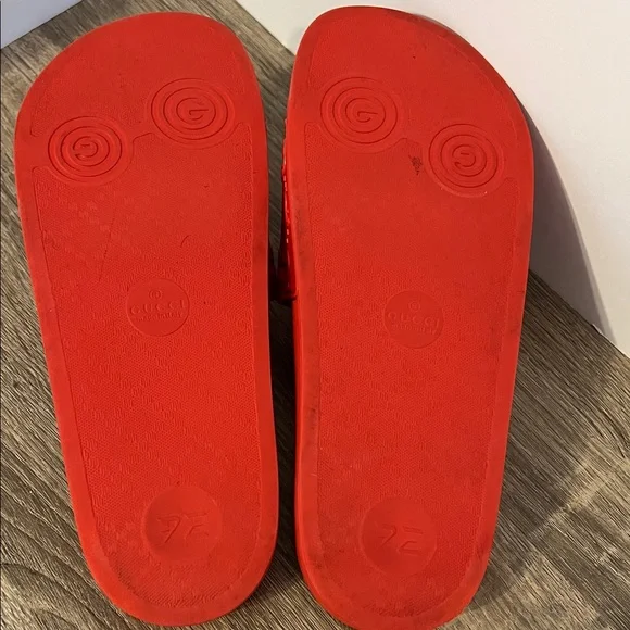 Gucci mens Vibrant Red Rubber Slide Sandals - Picture 10 of 10